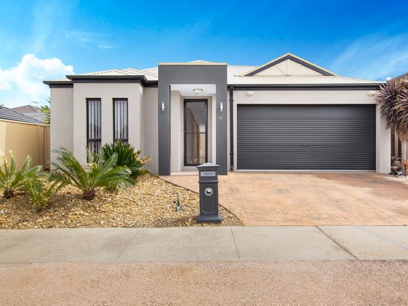 42 St Vincent Way, Caroline Springs VIC 3023