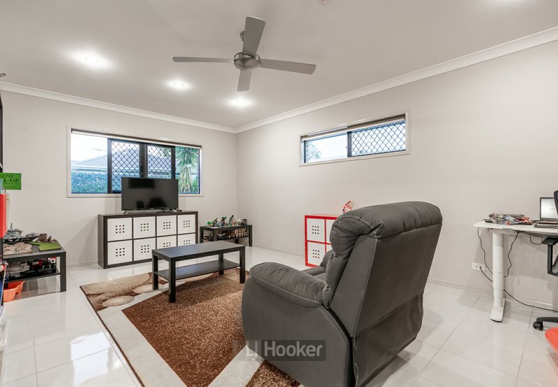 Photo - 42 Steelwood Street, Heathwood QLD 4110 - Image 5