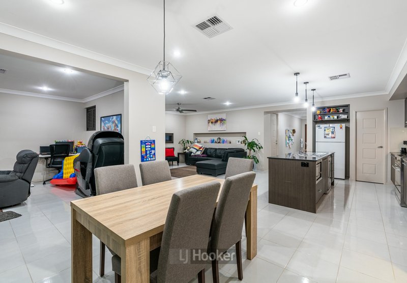 Photo - 42 Steelwood Street, Heathwood QLD 4110 - Image 12