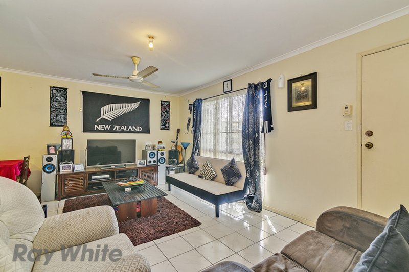 Photo - 42 Strathallen Drive, Boronia Heights QLD 4124 - Image 3