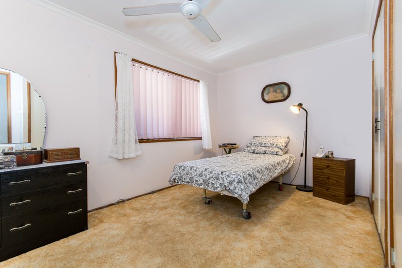 Photo - 42 Sunderland Drive, Banksia Beach QLD 4507 - Image 6