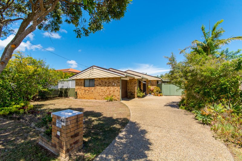 Photo - 42 Sunderland Drive, Banksia Beach QLD 4507 - Image 12