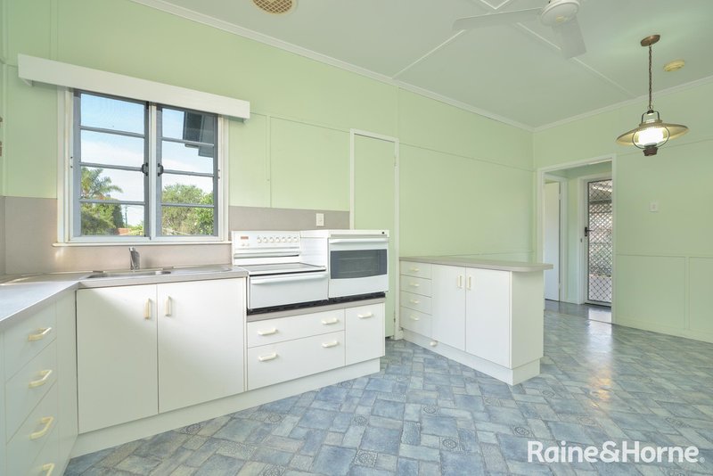 Photo - 42 Sutton Street, Barney Point QLD 4680 - Image 4