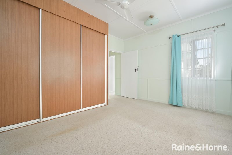 Photo - 42 Sutton Street, Barney Point QLD 4680 - Image 5