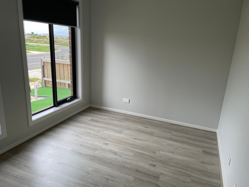 Photo - 42 Talland Crescent, Truganina VIC 3029 - Image 3