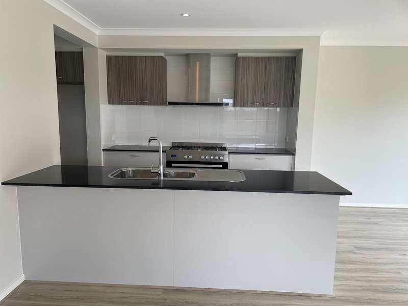 Photo - 42 Talland Crescent, Truganina VIC 3029 - Image 5
