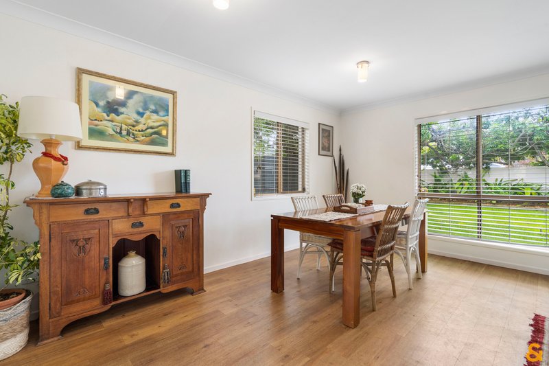 Photo - 42 Tangorin Street, Wynnum QLD 4178 - Image 2