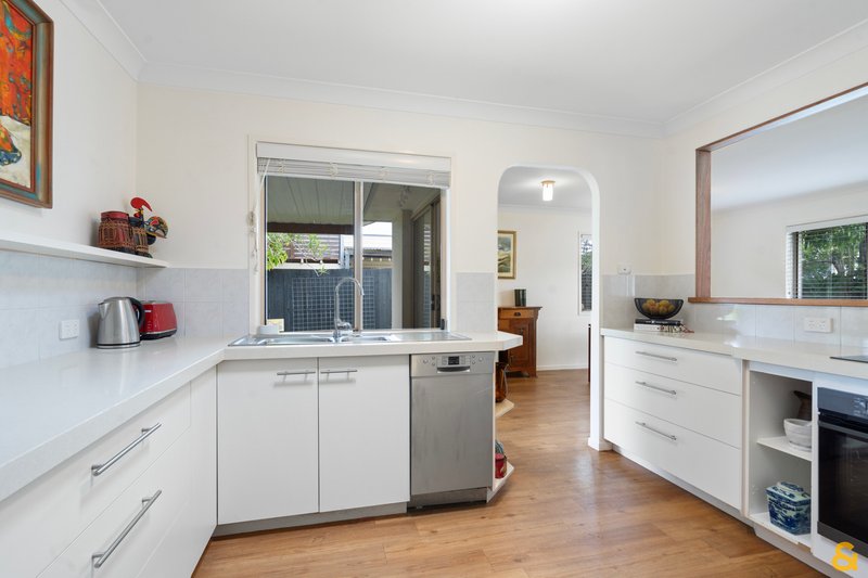 Photo - 42 Tangorin Street, Wynnum QLD 4178 - Image 15