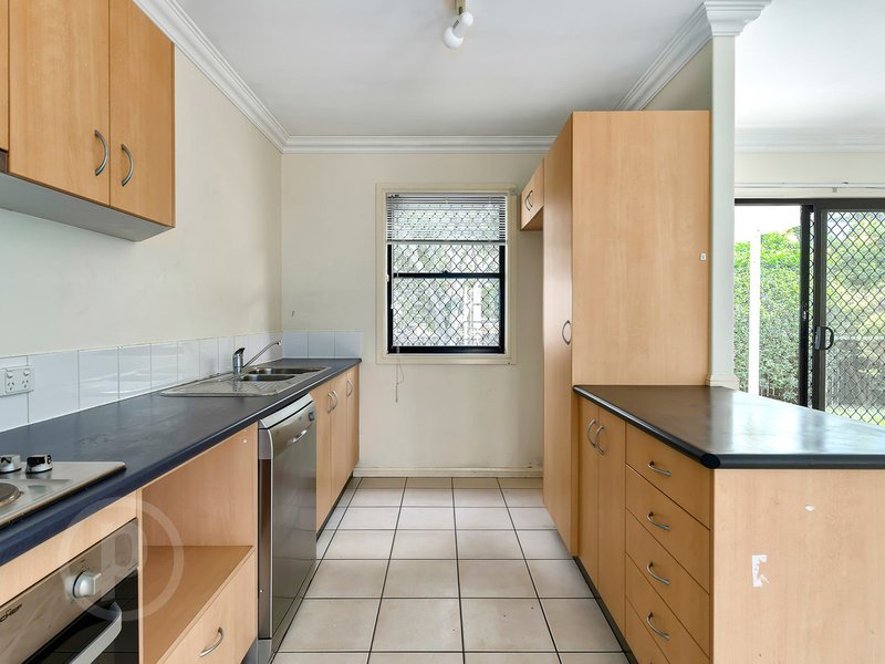 Photo - 4/2 Tees Street, Yeerongpilly QLD 4105 - Image 2