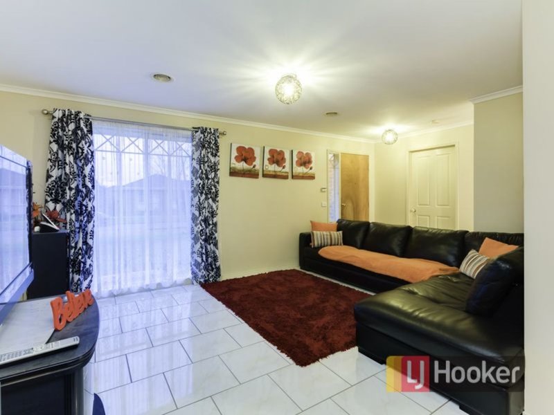 Photo - 42 The Parkway, Hampton Park VIC 3976 - Image 3