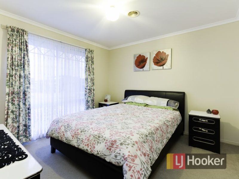 Photo - 42 The Parkway, Hampton Park VIC 3976 - Image 5