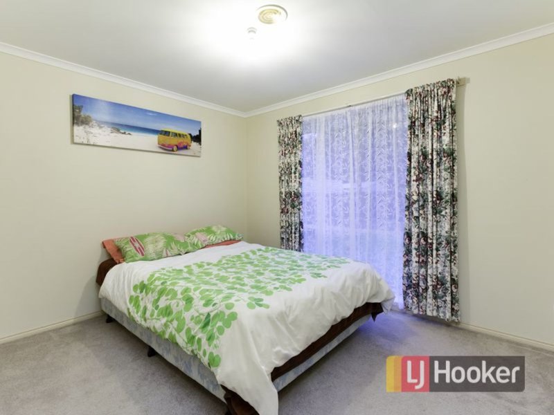 Photo - 42 The Parkway, Hampton Park VIC 3976 - Image 7