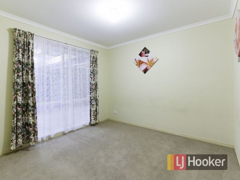 Photo - 42 The Parkway, Hampton Park VIC 3976 - Image 9