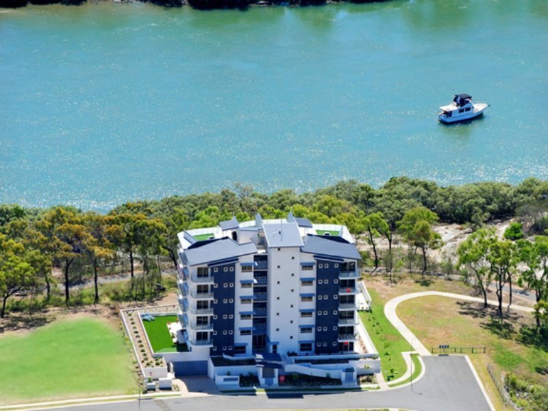 4/2 The Promenade, Boyne Island QLD 4680