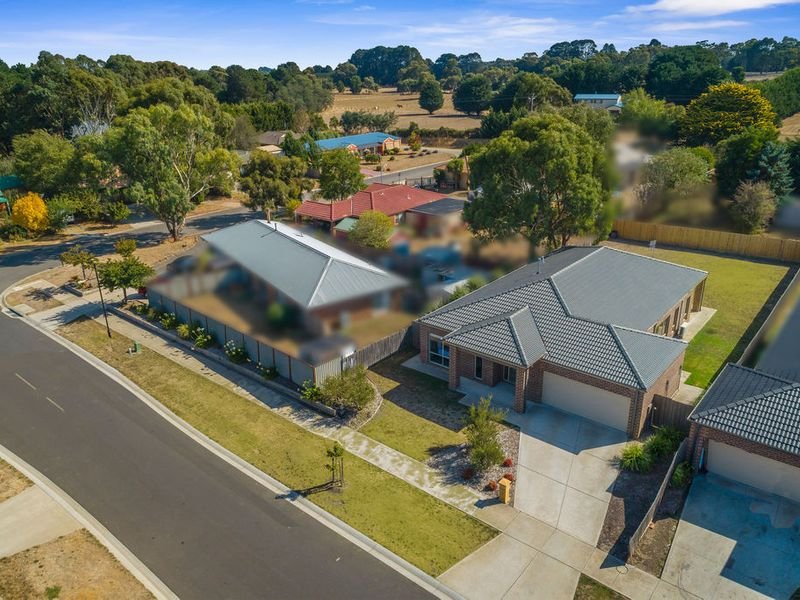 Photo - 42 Tree Change Way, Woodend VIC 3442 - Image 3