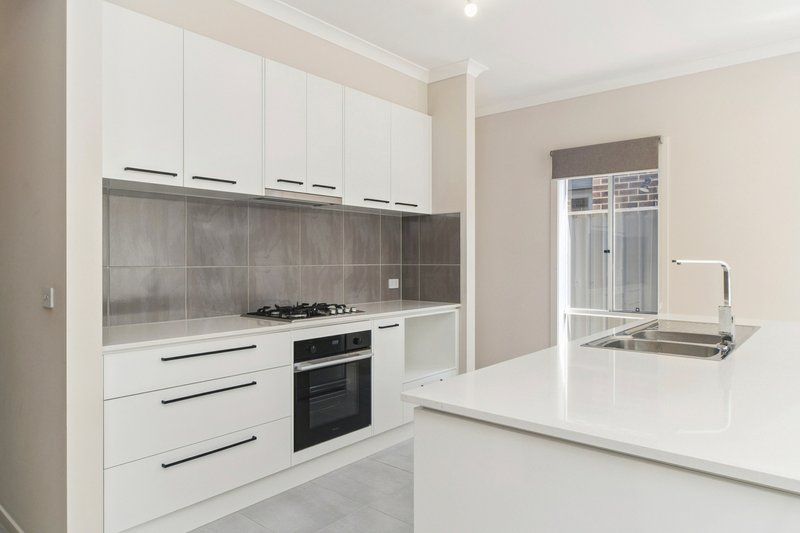 Photo - 42 Viola Circuit, Clyde VIC 3978 - Image 2