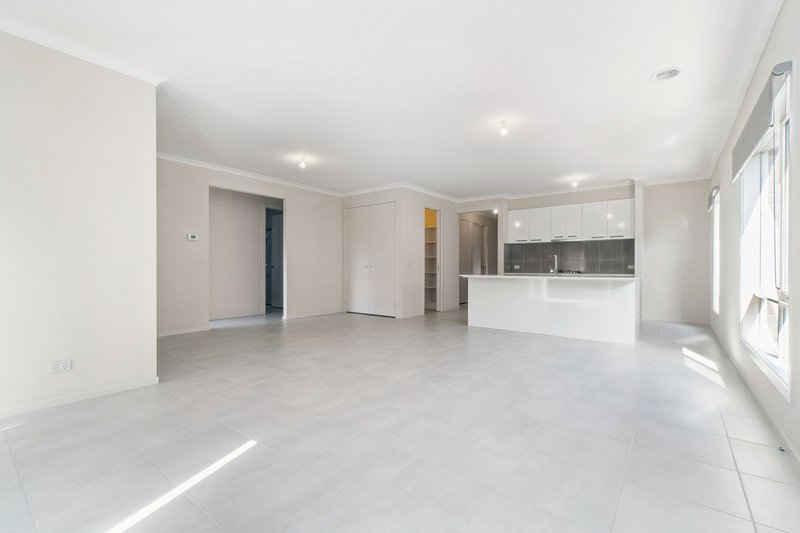 Photo - 42 Viola Circuit, Clyde VIC 3978 - Image 3