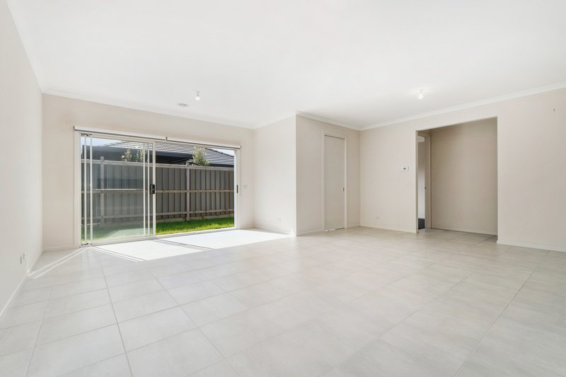 Photo - 42 Viola Circuit, Clyde VIC 3978 - Image 5