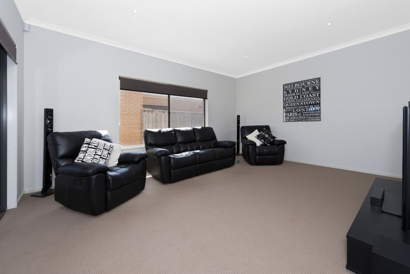 Photo - 42 Vockensohn Place, Epping VIC 3076 - Image 6