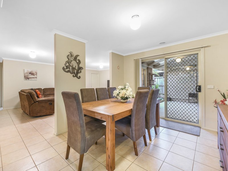 Photo - 42 Von Nida Drive, Cranbourne North VIC 3977 - Image 3