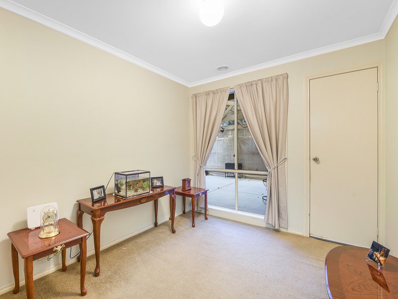 Photo - 42 Von Nida Drive, Cranbourne North VIC 3977 - Image 9