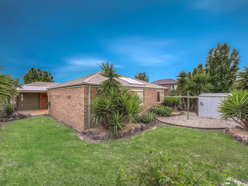 Photo - 42 Von Nida Drive, Cranbourne North VIC 3977 - Image 15