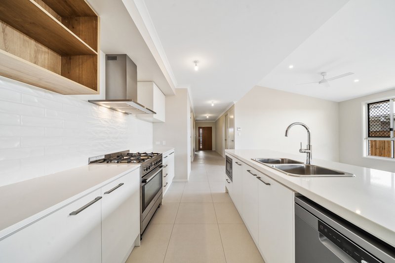 Photo - 42 Walker Avenue, Belivah QLD 4207 - Image 5