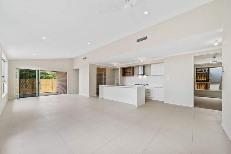 Photo - 42 Walker Avenue, Belivah QLD 4207 - Image 6