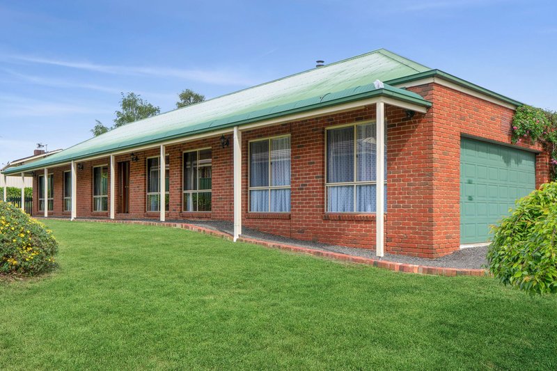 Photo - 42 Warren Street, Kyneton VIC 3444 - Image 1