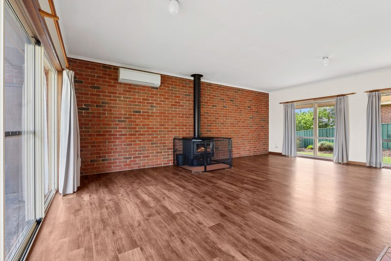 Photo - 42 Warren Street, Kyneton VIC 3444 - Image 4
