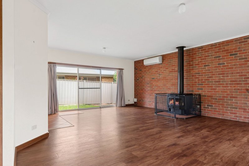 Photo - 42 Warren Street, Kyneton VIC 3444 - Image 5