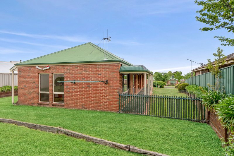 Photo - 42 Warren Street, Kyneton VIC 3444 - Image 10