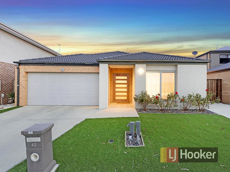 42 Waterways Drive, Cranbourne North VIC 3977