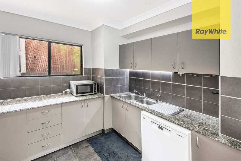 Photo - 4/2 Wentworth Avenue, Toongabbie NSW 2146 - Image 4