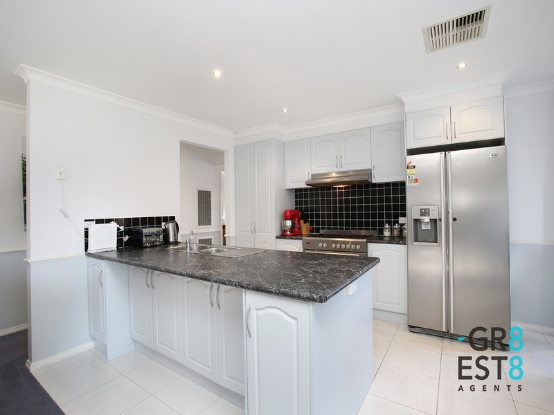 Photo - 42 Westmoreland Avenue, Cranbourne North VIC 3977 - Image 3