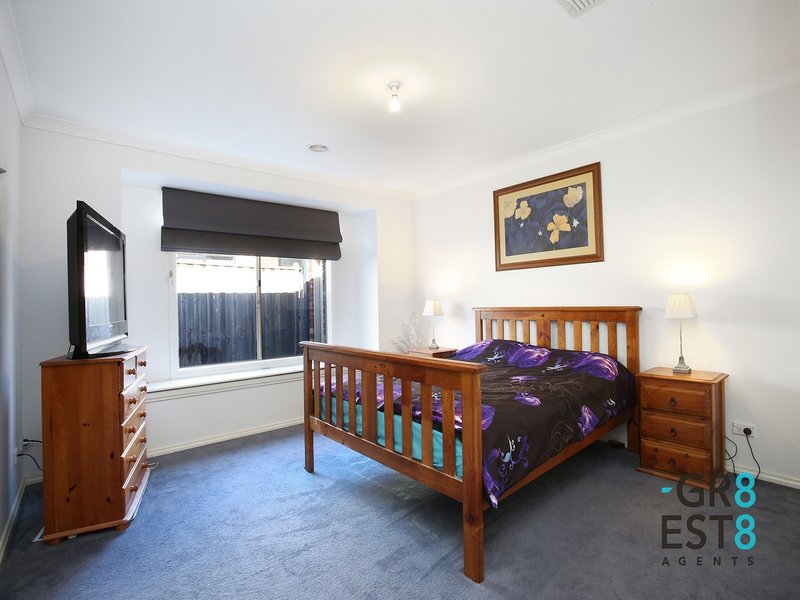 Photo - 42 Westmoreland Avenue, Cranbourne North VIC 3977 - Image 9