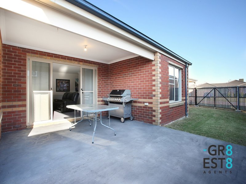 Photo - 42 Westmoreland Avenue, Cranbourne North VIC 3977 - Image 14