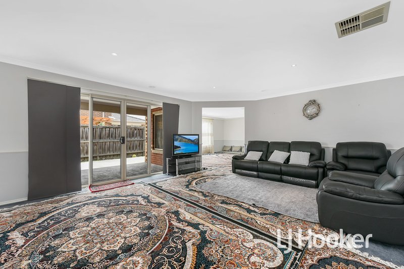 Photo - 42 Westmoreland Avenue, Cranbourne North VIC 3977 - Image 3