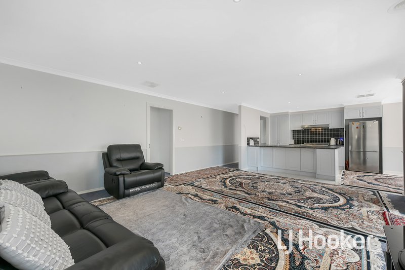 Photo - 42 Westmoreland Avenue, Cranbourne North VIC 3977 - Image 10