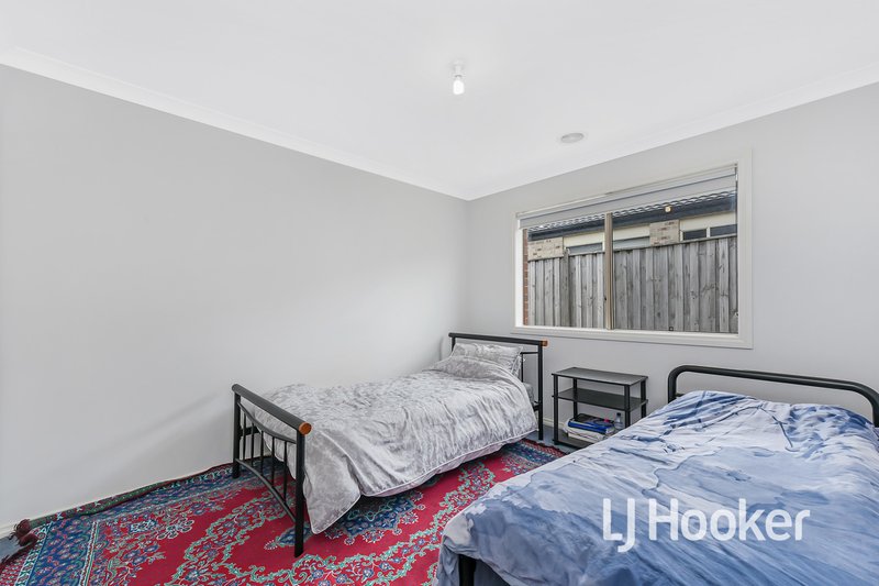 Photo - 42 Westmoreland Avenue, Cranbourne North VIC 3977 - Image 14