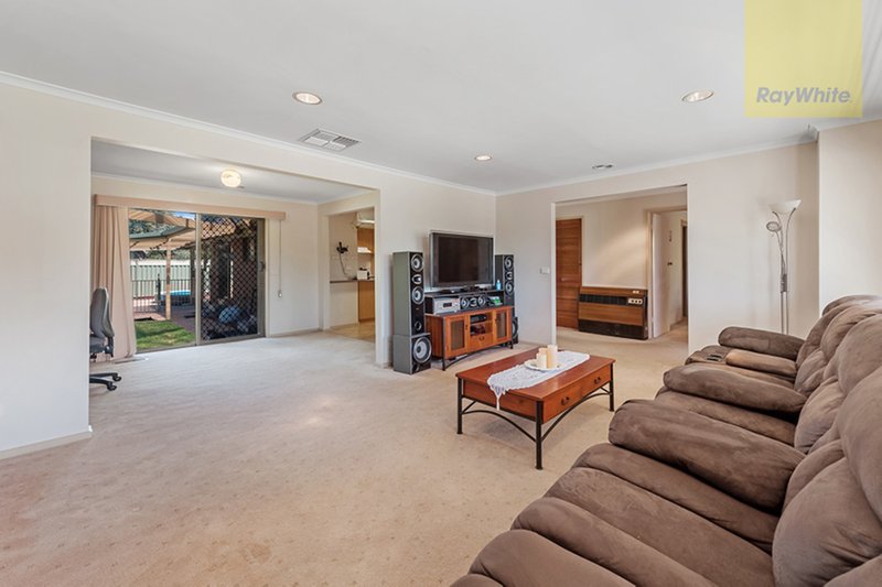 Photo - 42 Whitley Crescent, Craigieburn VIC 3064 - Image 5