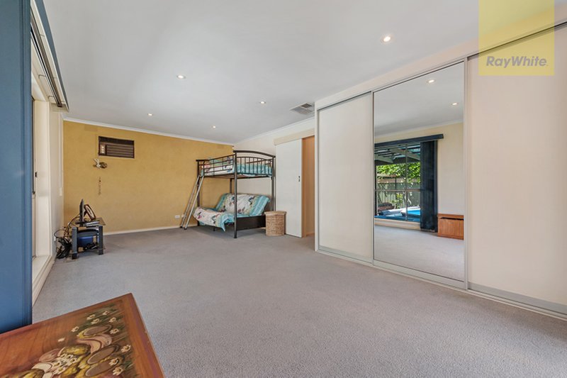 Photo - 42 Whitley Crescent, Craigieburn VIC 3064 - Image 8