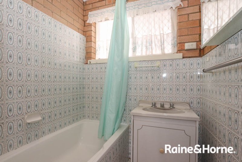 Photo - 4/2 William Street, Bathurst NSW 2795 - Image 3