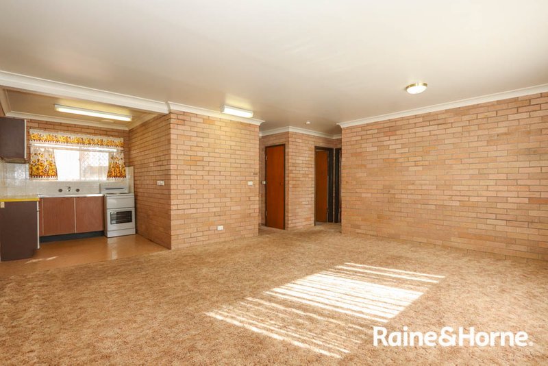 Photo - 4/2 William Street, Bathurst NSW 2795 - Image 4