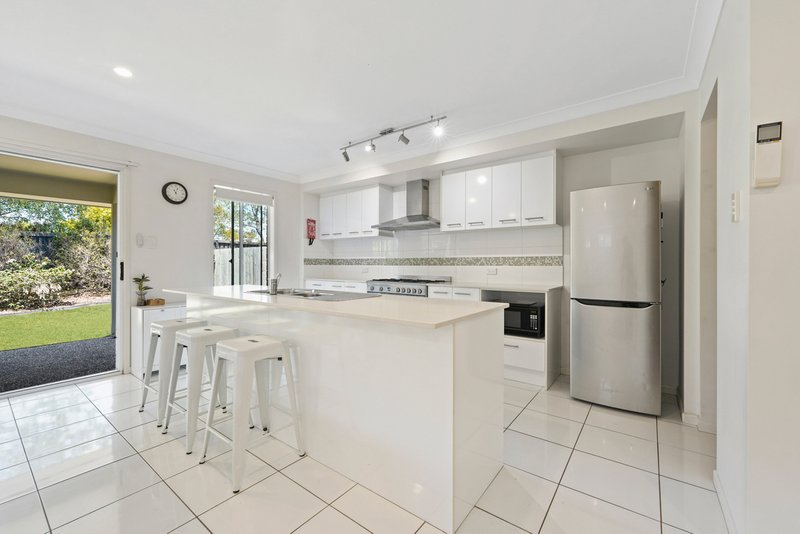 Photo - 42 Williams Crescent, North Lakes QLD 4509 - Image 3