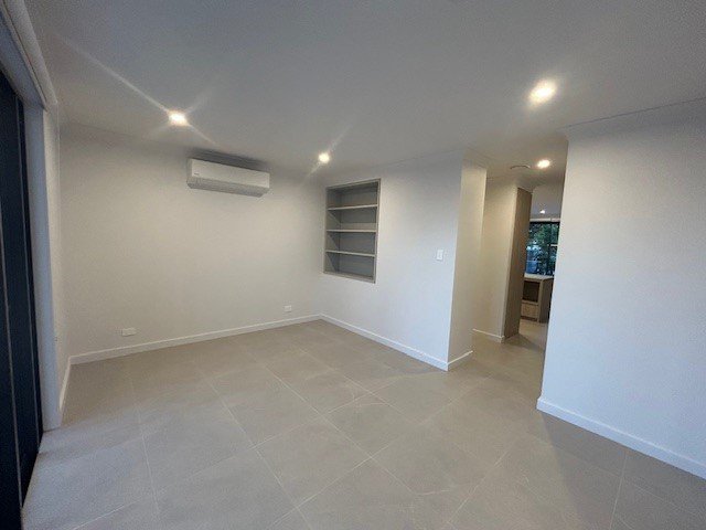 Photo - 42 Willowdale Drive, Leppington NSW 2179 - Image 3