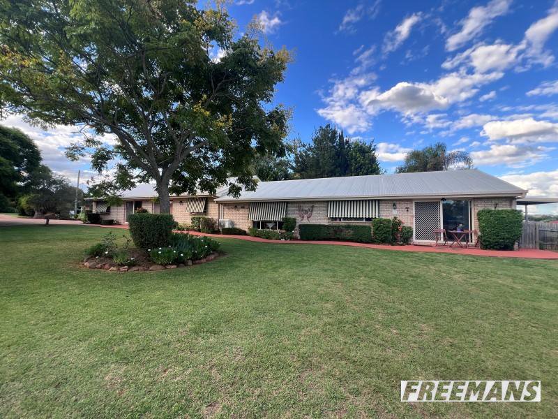 Photo - 42 Windsor Circle, Kingaroy QLD 4610 - Image 2