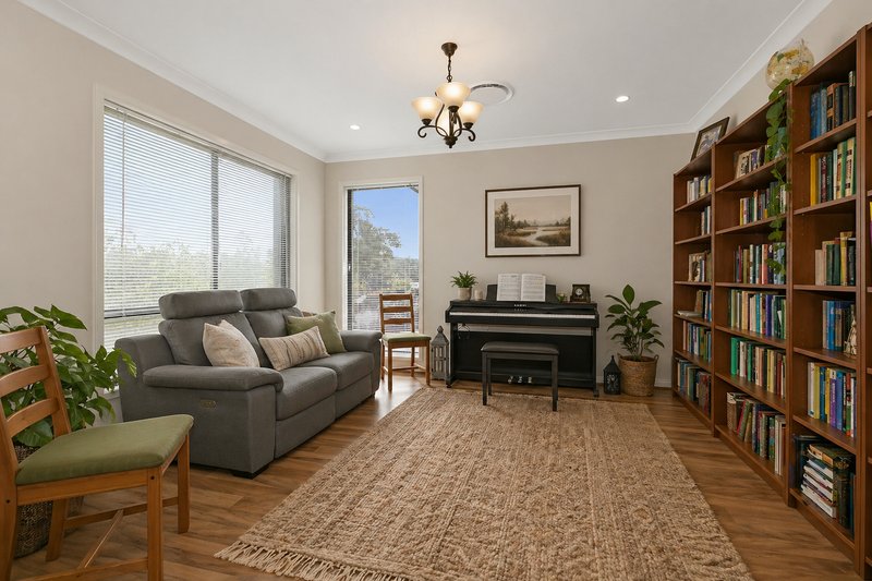 Photo - 42 Windsor Drive, Upper Kedron QLD 4055 - Image 4