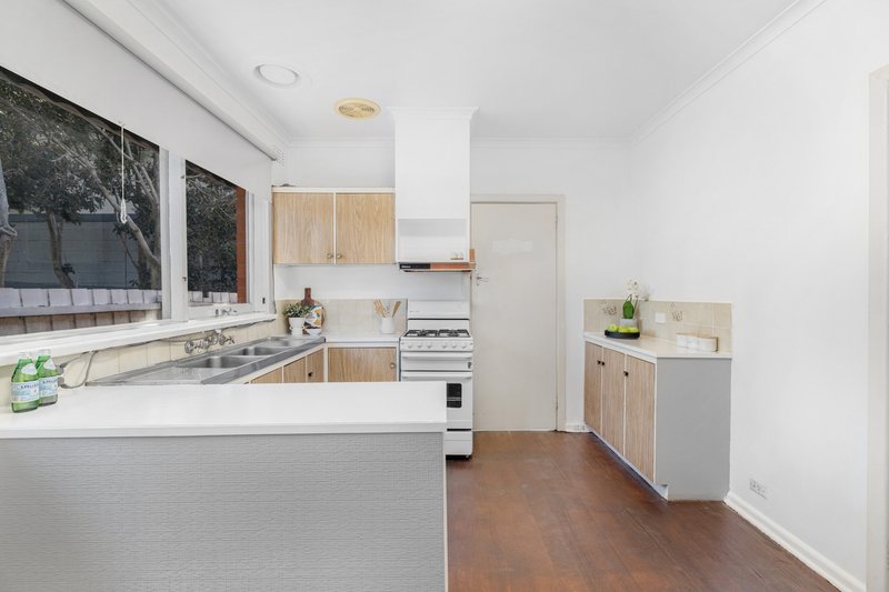 Photo - 4/20 Kokaribb Road, Carnegie VIC 3163 - Image 4