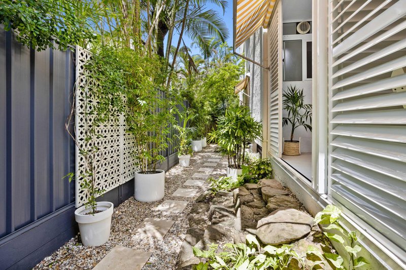 Photo - 4/20 Ocean Street, Mermaid Beach QLD 4218 - Image 16